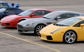 Lamborghini Ferrari on Ferrari Vs Aston Martin Vs Lamborghini Day From Drive Supercars Co